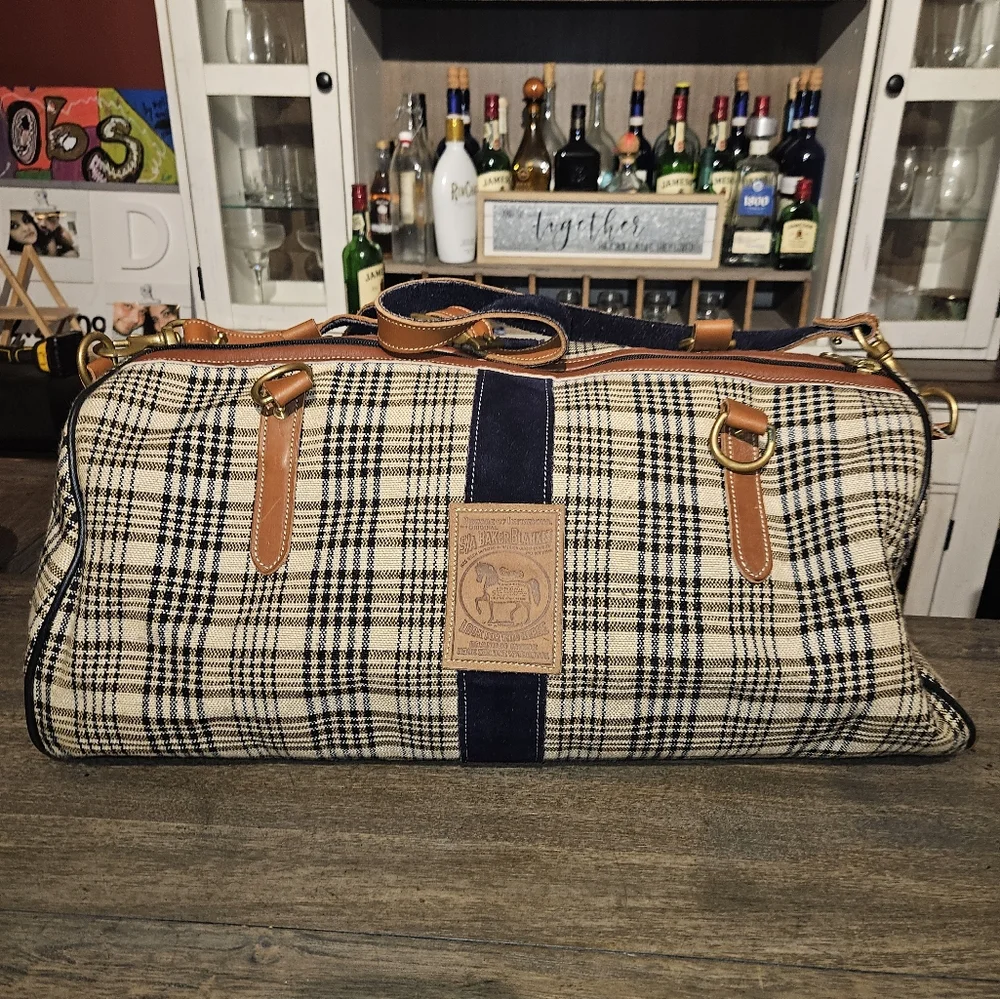 5/A Baker® Duffle Bag With Matching ORIGINAL 5/A Baker Blanket Wristlet Cosmetic - Picture 4 of 12